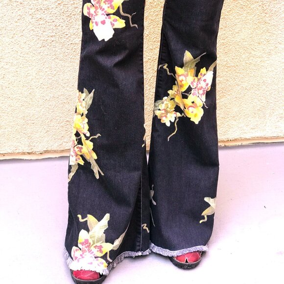Free People Bellbottom pants with wide legs and orchid design Size 28 - Picture 2 of 6